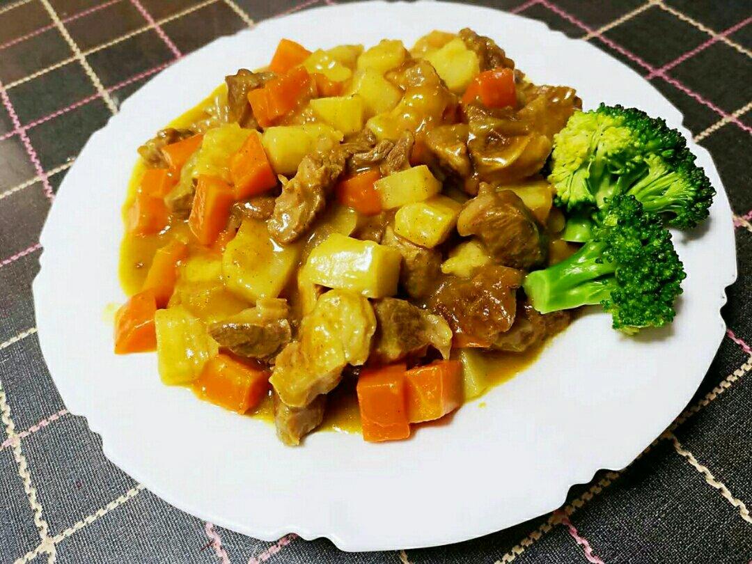 【咖喱牛腩拌饭】