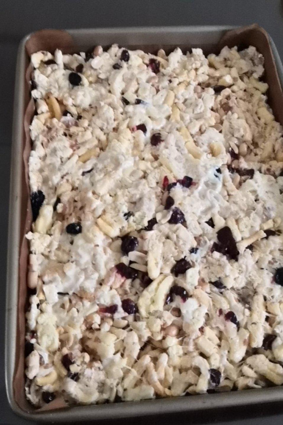 蔓越莓牛扎糖沙琪玛