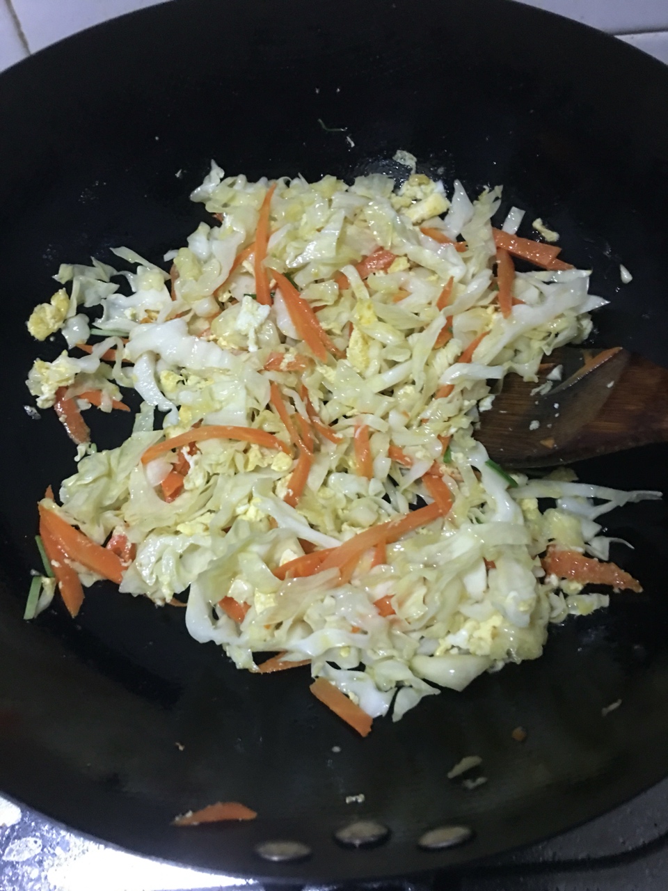 包菜鸡蛋炒米粉的做法 步骤4