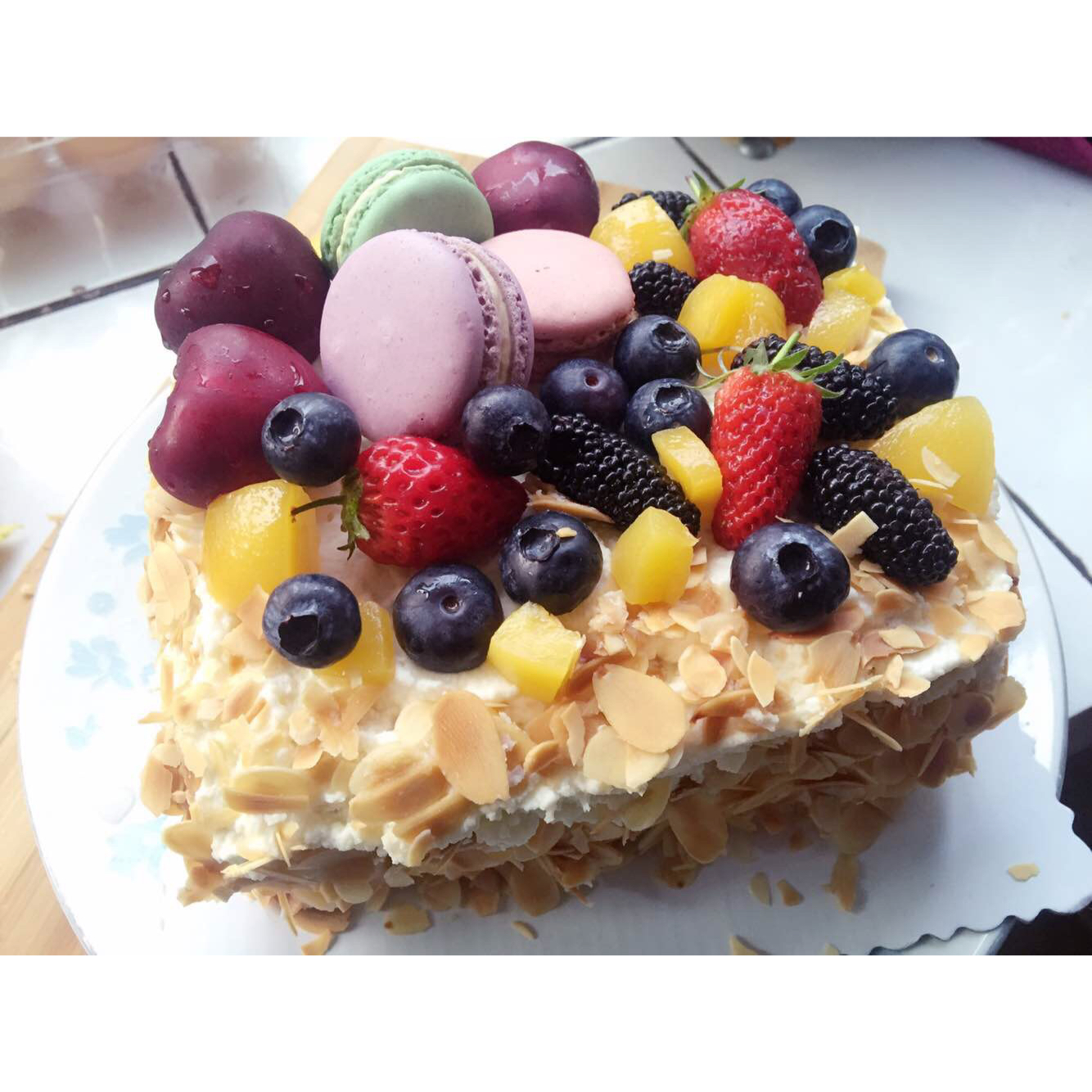 奶油水果装饰蛋糕