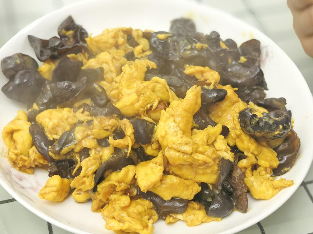 鱼香黑木耳炒蛋（泡发黑木耳）