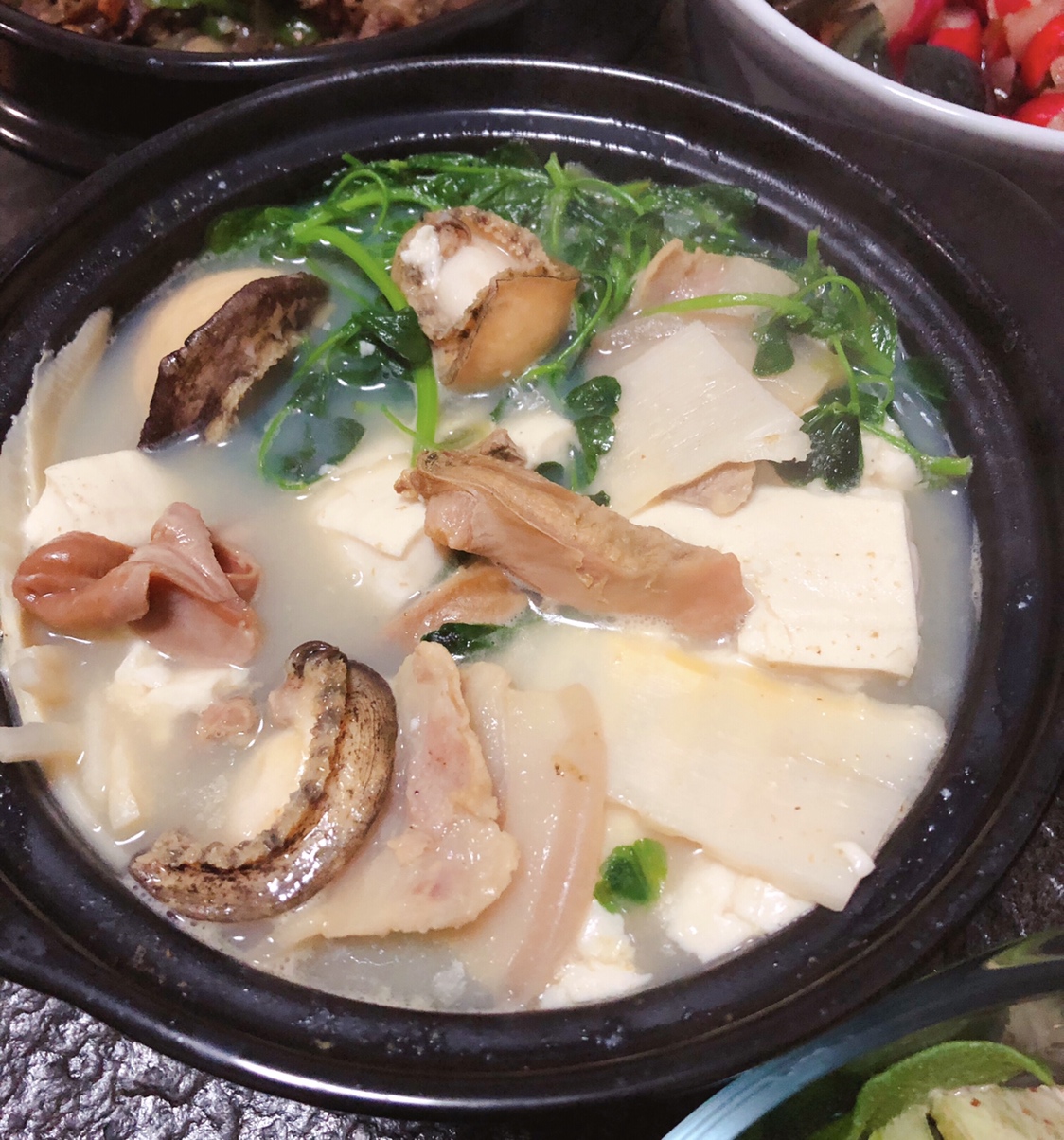 河蚌咸肉豆腐汤图片
