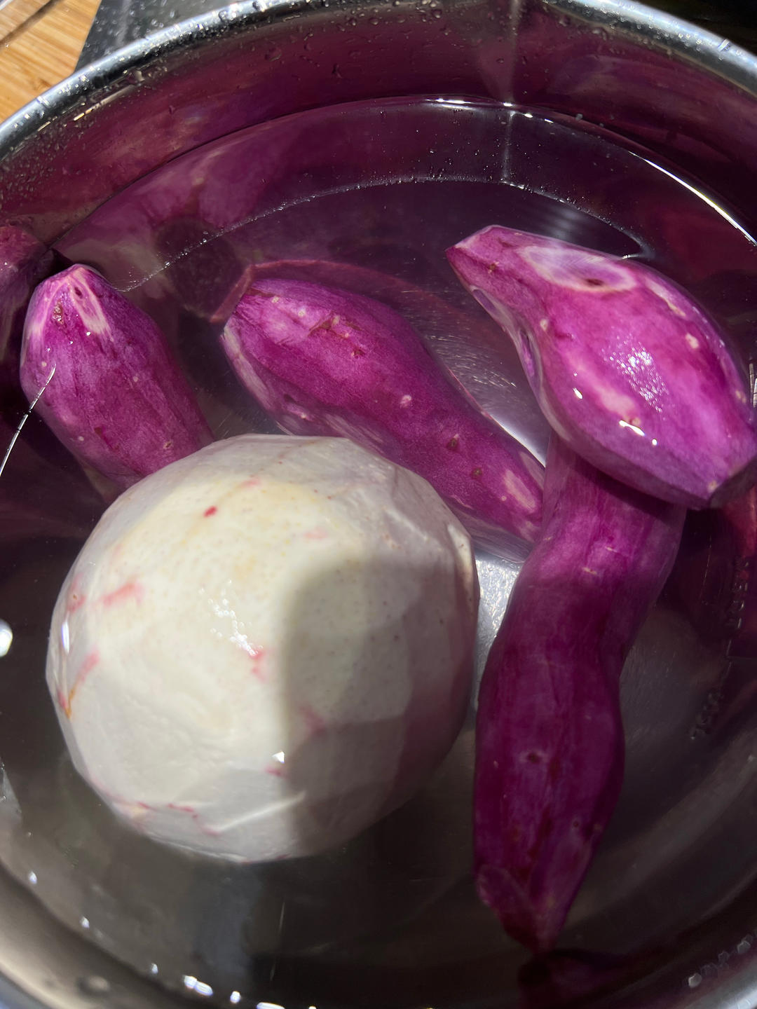 两种不同做法的紫薯贝果