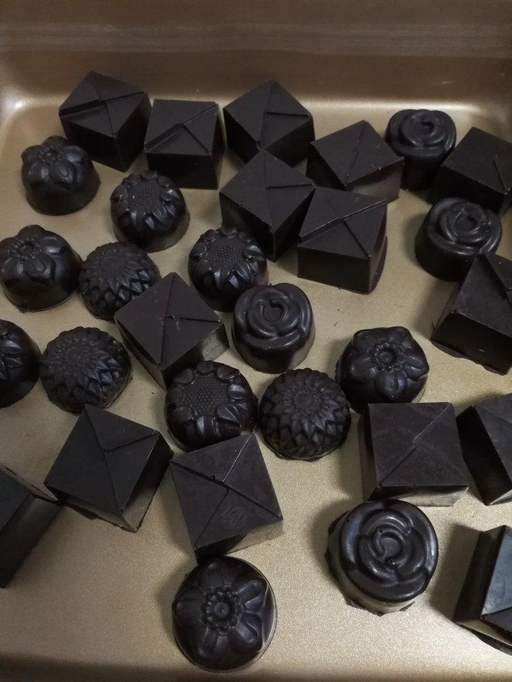 东西二宝zhu做的手工黑巧克力——可可液块自制(70%左右)巧克力(可用