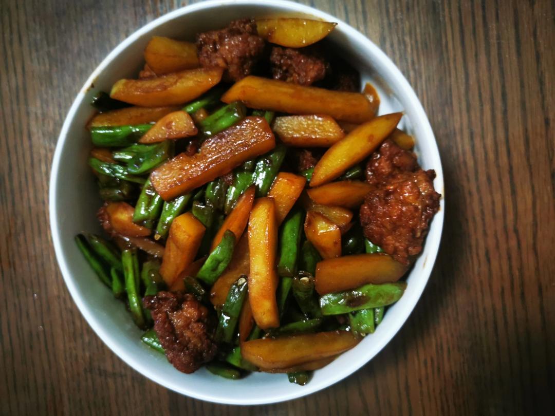 豆角土豆烧丸子