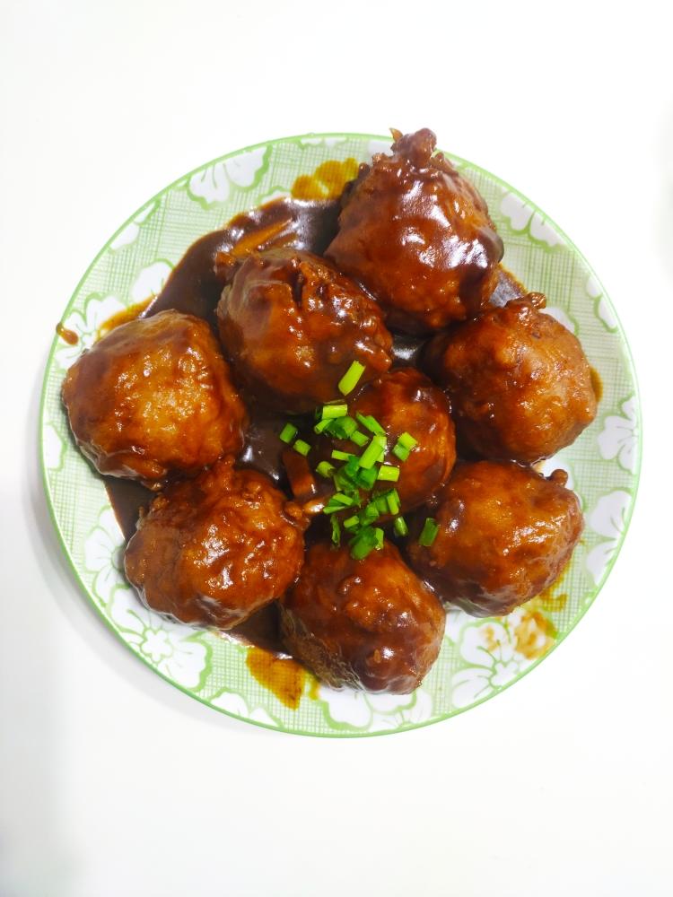 红烧冷冻狮子头