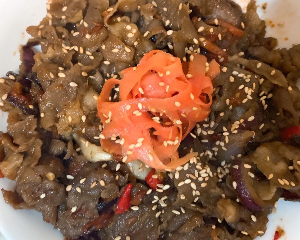 三步飞快孜然肥牛附惊艳盐渍胡萝卜花做法的做法