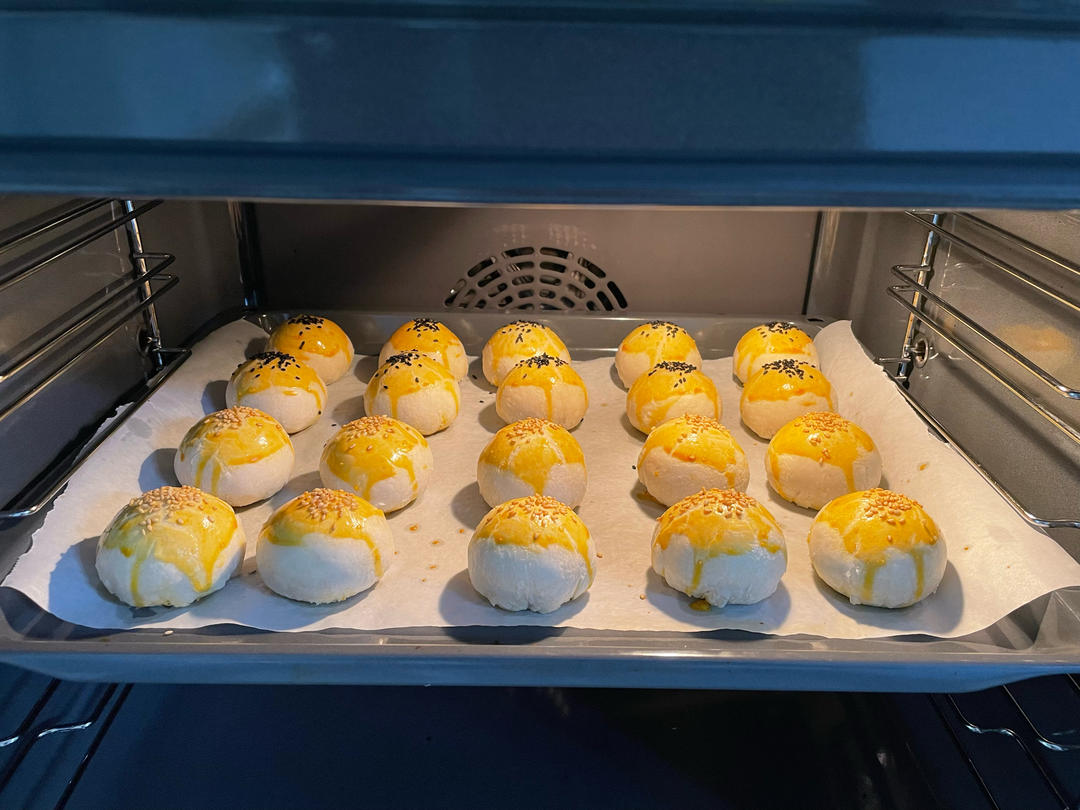 超简单 免揉 酥掉渣的蛋黄酥(超详细附全程视频)不破酥『万能酥皮』