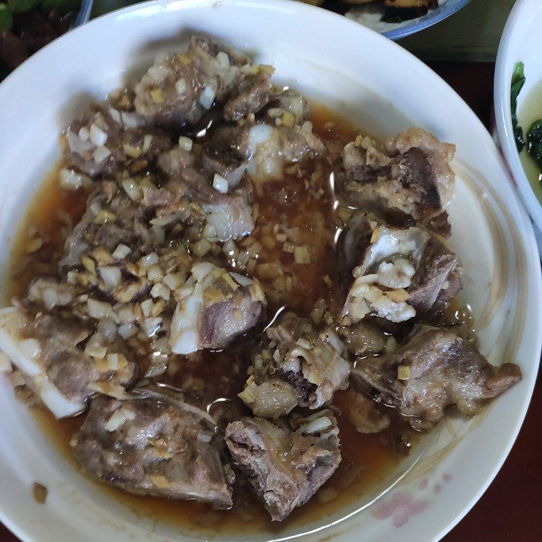 排骨怎么蒸才嫩？第一步先焯水就错了，记住这个窍门排骨嫩滑多汁