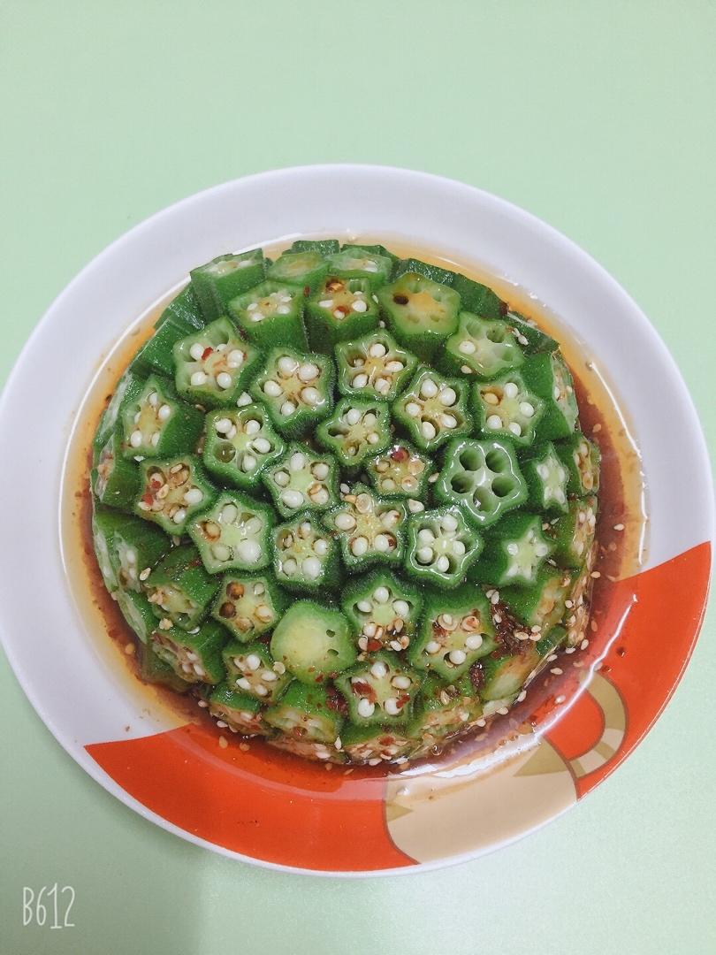 这绝对是秋葵颜值最高的做法，好看又好吃，端上桌最先光盘
