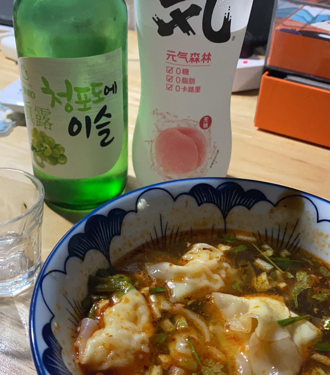 酸辣红油抄手