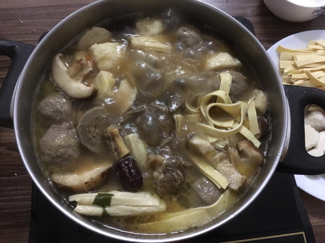 白汤羊蝎子火锅