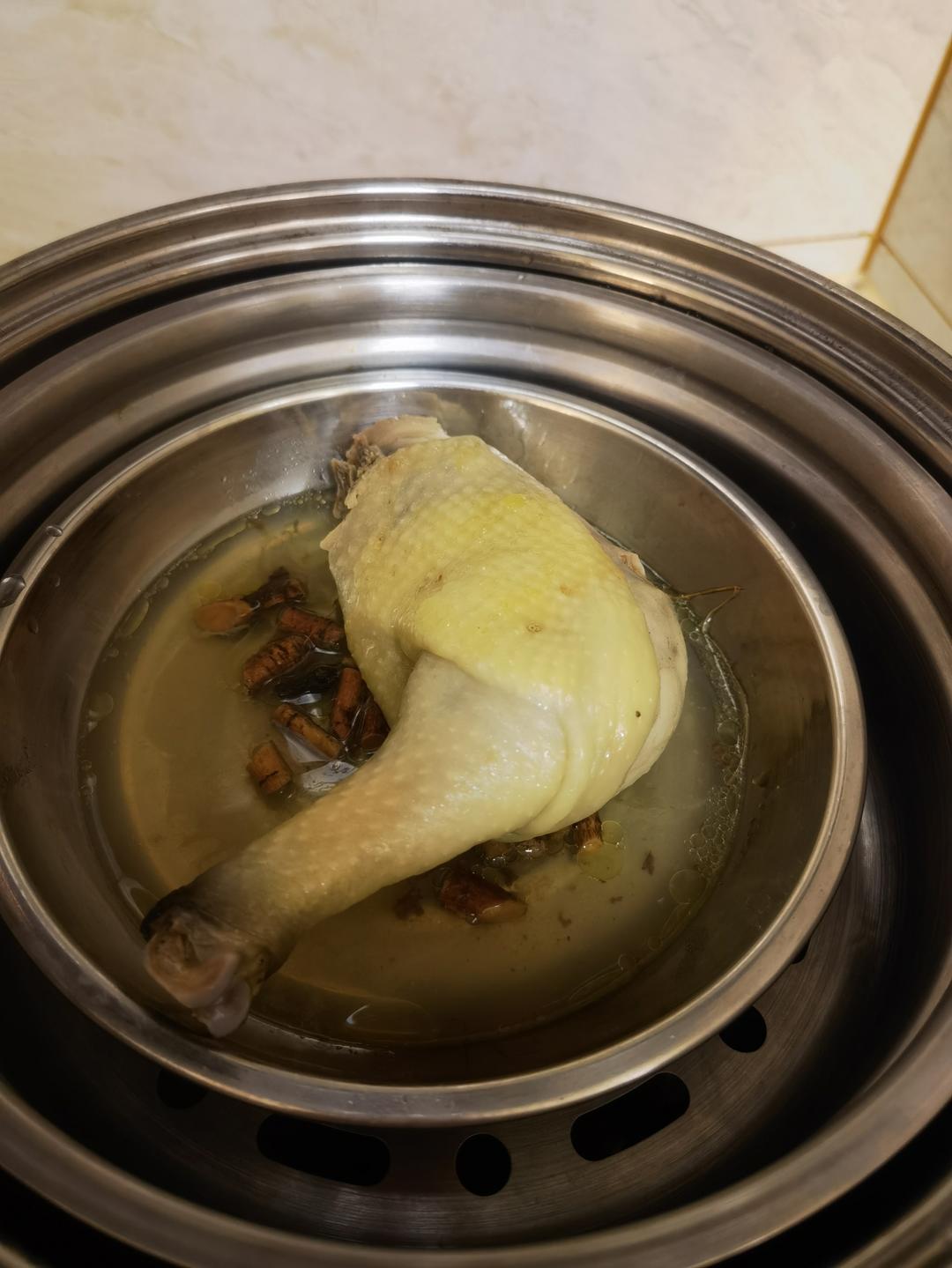 浓香版五指毛桃蒸鸡腿（还能喝汤哟）