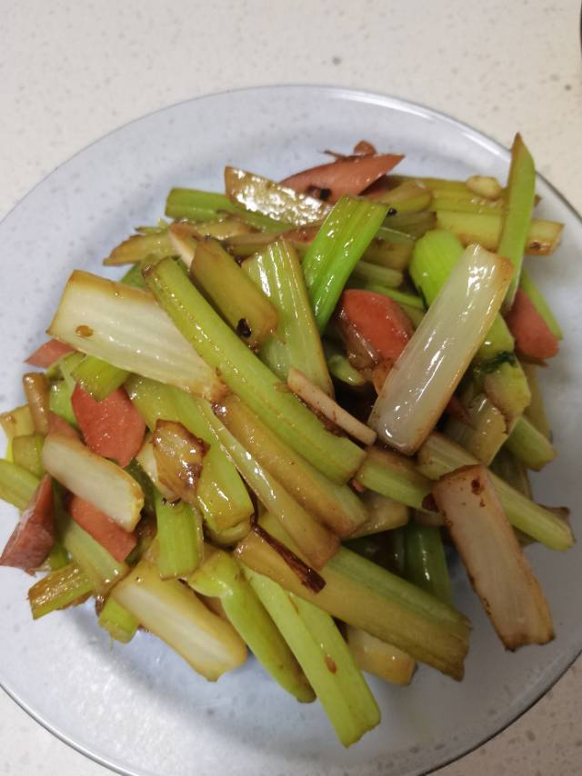 芹菜炒火腿肠