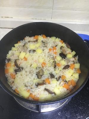 『铁工房』土豆胡萝卜香菇混焖饭的做法 步骤5