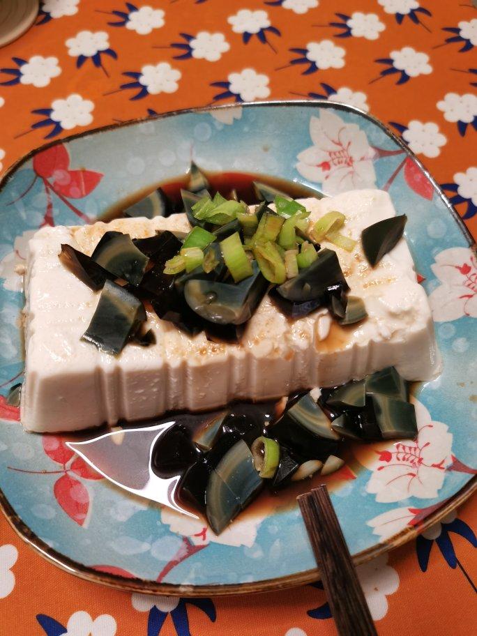 凉拌皮蛋豆腐