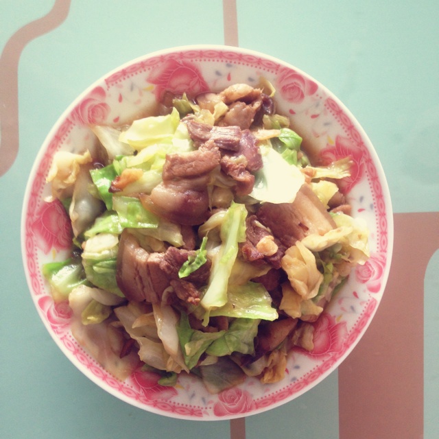 五花肉炒手撕包菜