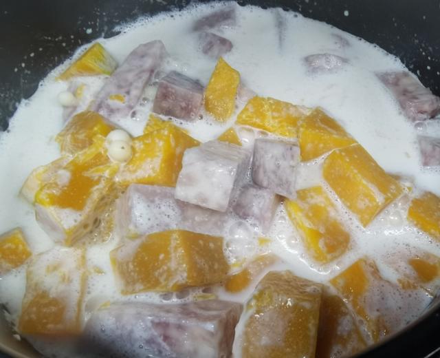 南瓜芋头芡实煲的做法