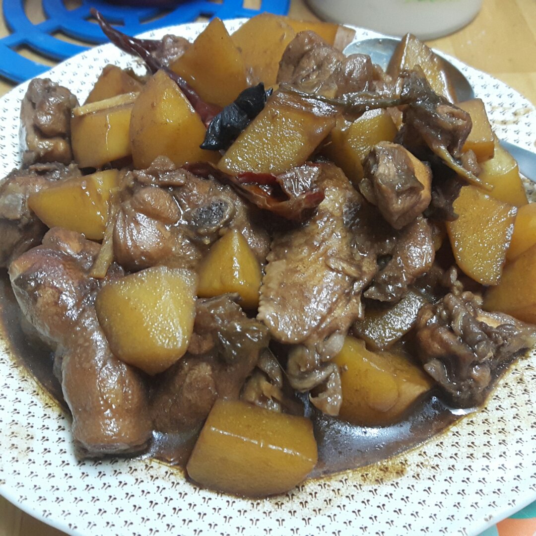 红烧土豆炖鸡腿