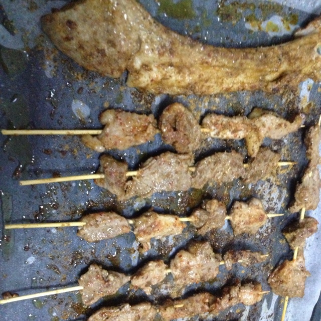 生烤羊肉串