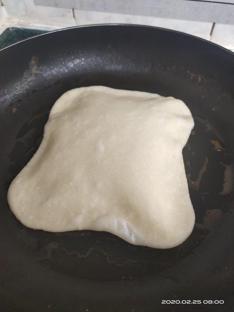 鼓大泡的鸡蛋灌饼