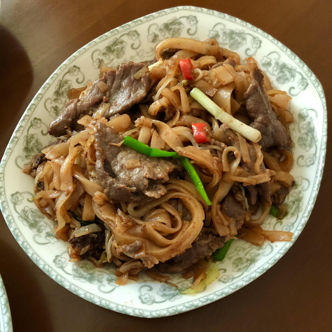 牛肉炒河粉（经典粤菜）