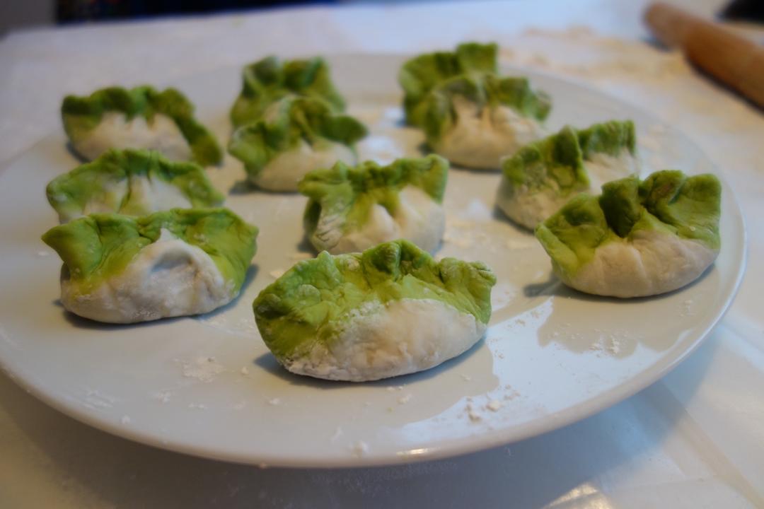 翡翠白玉白菜饺子详细版（附翡翠白玉白菜饺子包法，翡翠白玉饺子皮两种制法，面包机和面，翡翠白玉烧卖，各种馅料搭配）