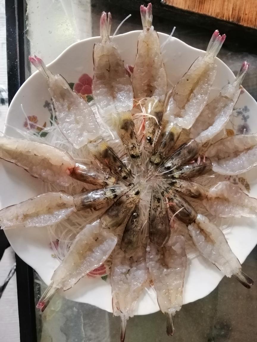 蒜蓉粉丝蒸虾的做法 步骤1