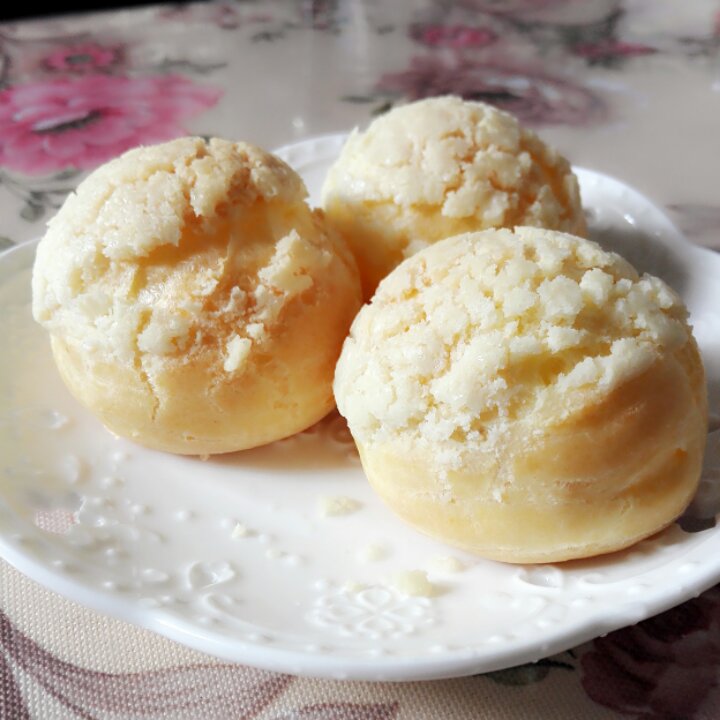 酥皮奶油泡芙--#皮黑森林#