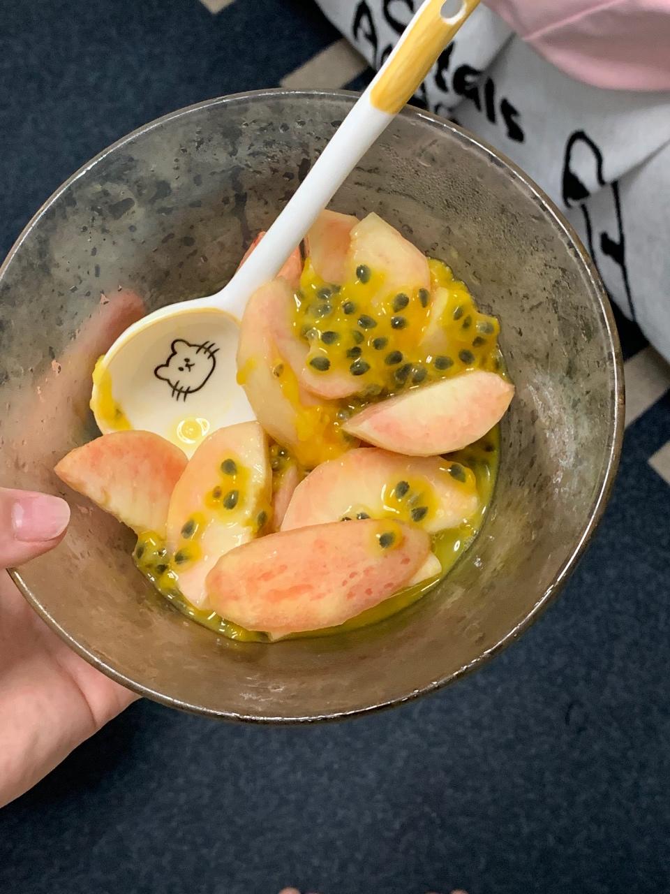 百香果拌蜜桃