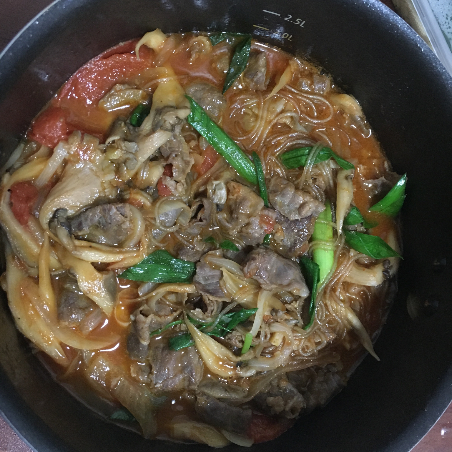 肥牛蘑菇砂锅 Beef & Mushroom Hotpot