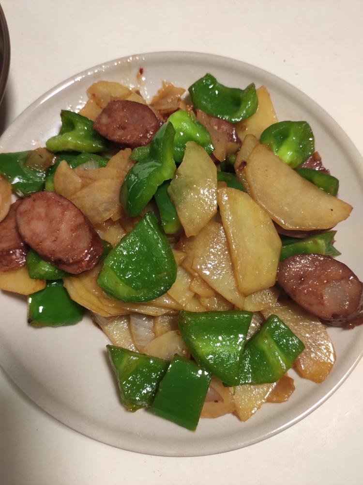青椒土豆片炒腊肠
