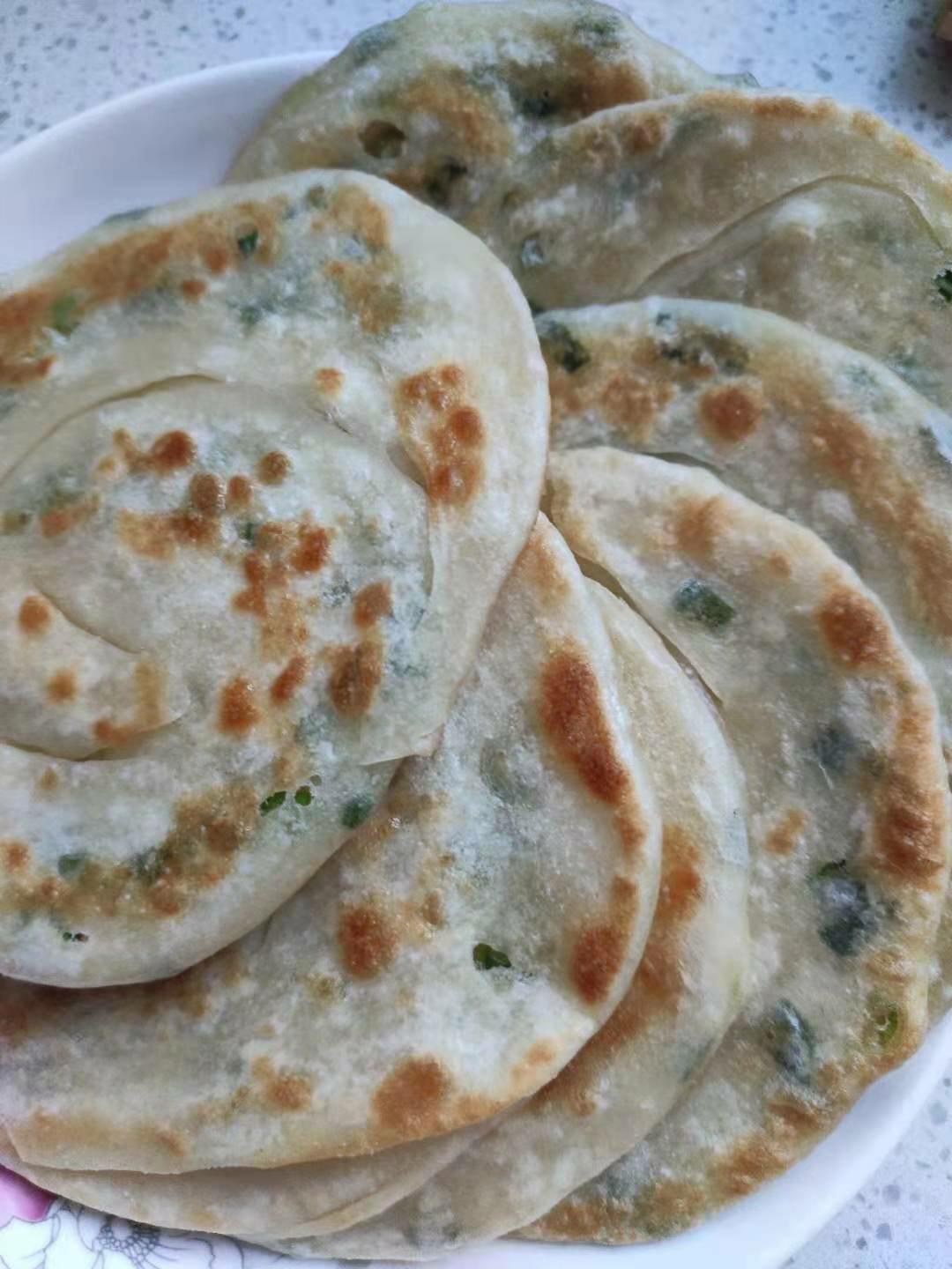 家常葱油饼 柔软多层 凉了也不硬 附细节视频详解