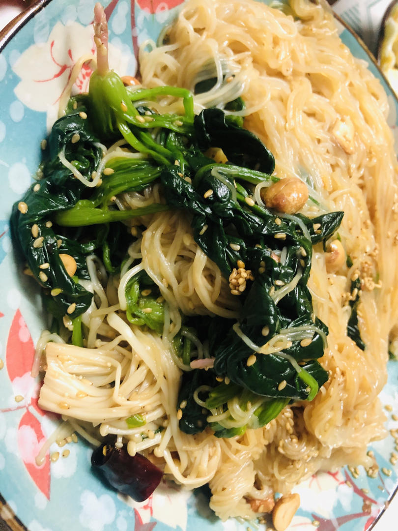 开胃爽口又营养的菠菜拌粉丝