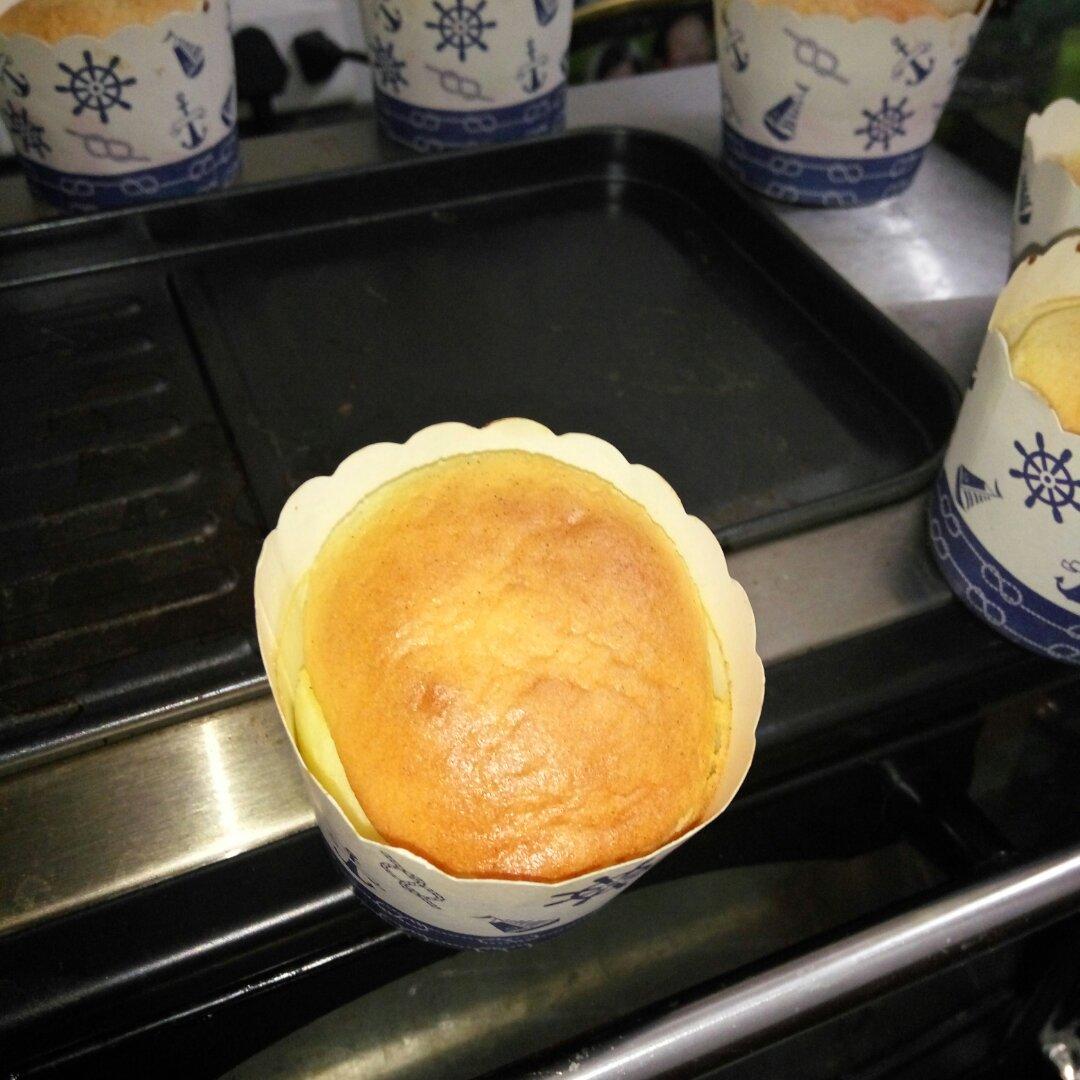 软绵绵戚风纸杯蛋糕