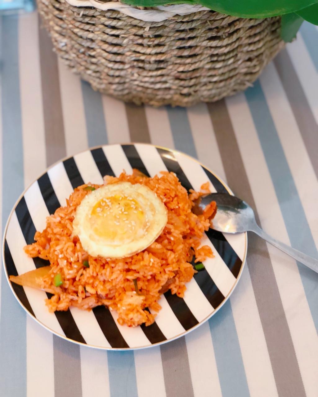 5分钟韩式泡菜炒饭做法