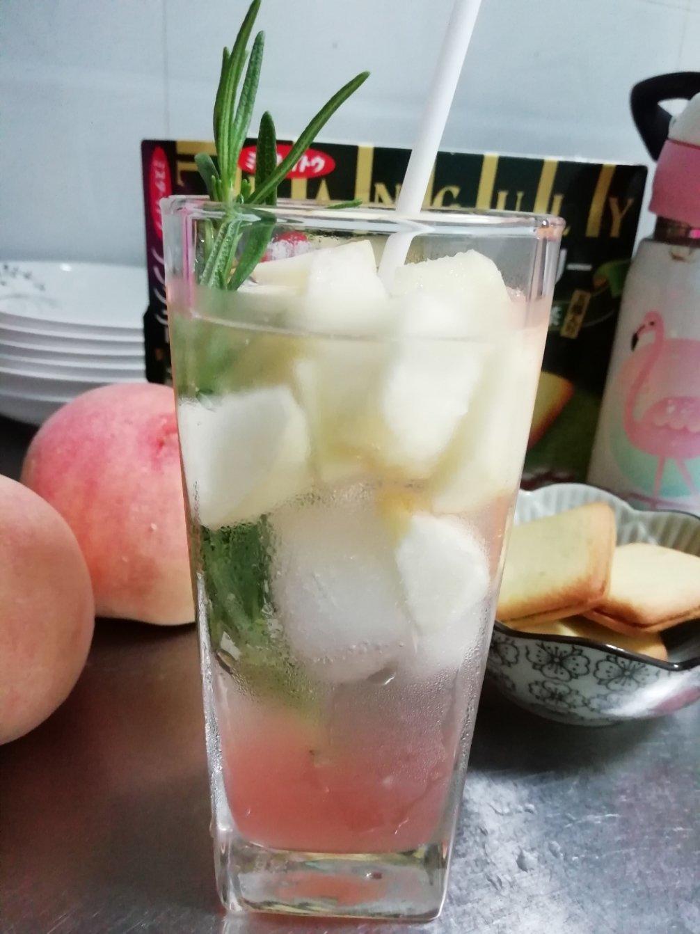 蜜桃气泡水