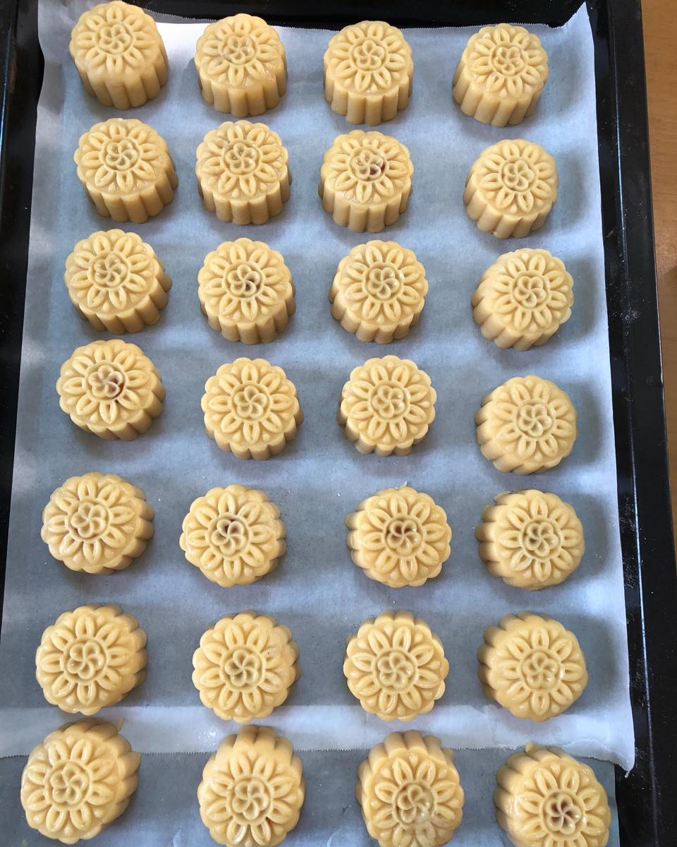 广式月饼—蛋黄莲蓉月饼