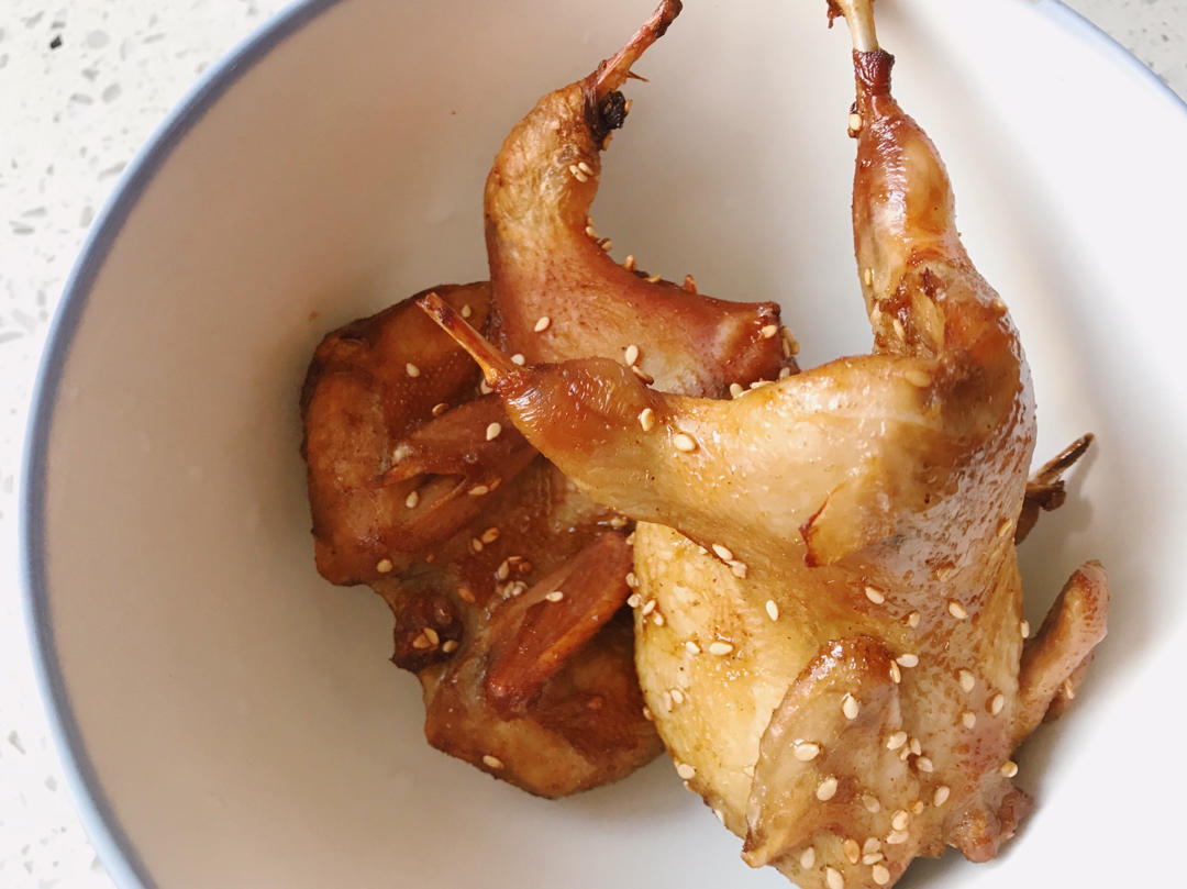 babyloveu做的香喷喷的脆皮烤鹌鹑