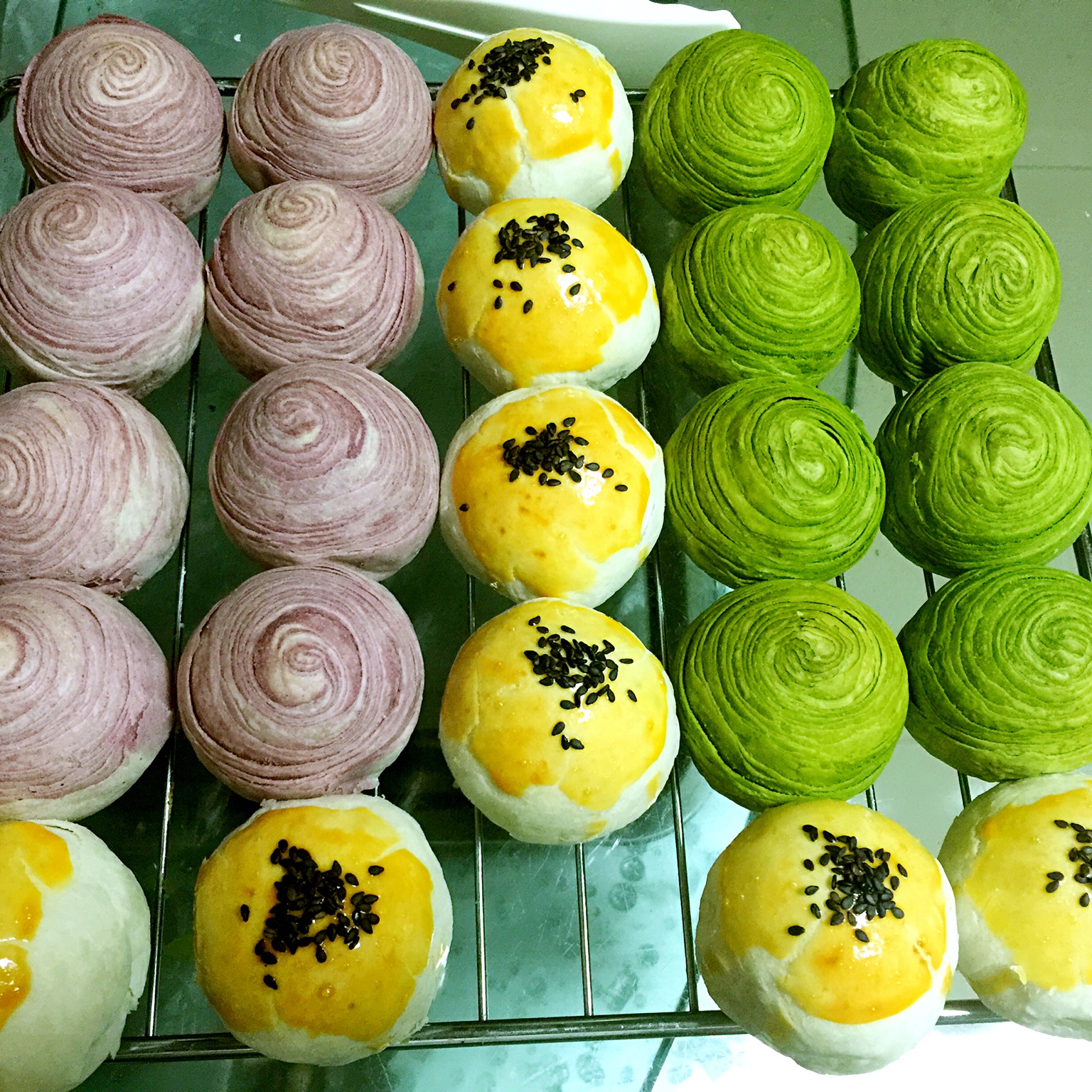 蛋黄酥~紫薯、抹茶、原味~花好月圆，中秋快乐~内附一次做六色蛋黄酥方法~