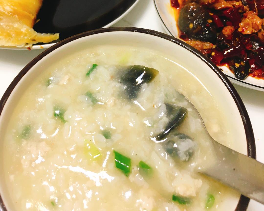 鲜香皮蛋瘦肉粥的做法