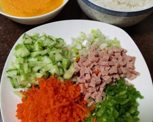超好吃的炒米饭的做法 步骤1
