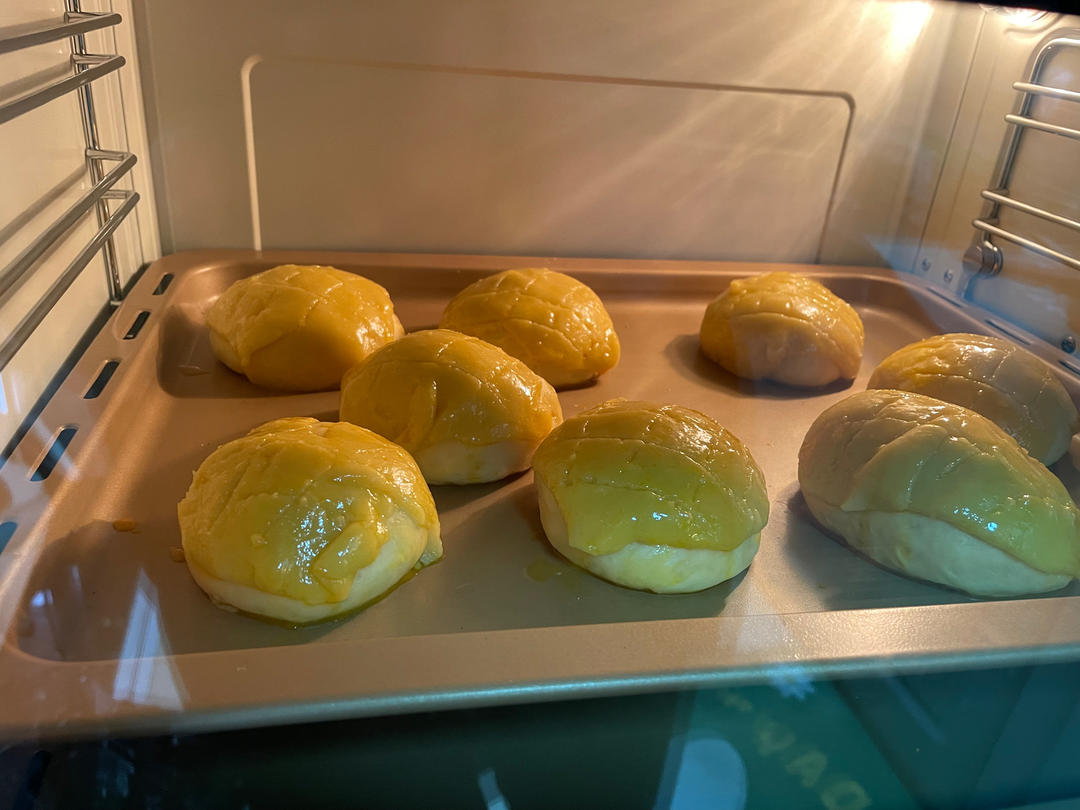 好吃到炸裂的港式菠萝包（附带制作酥皮的小视频）