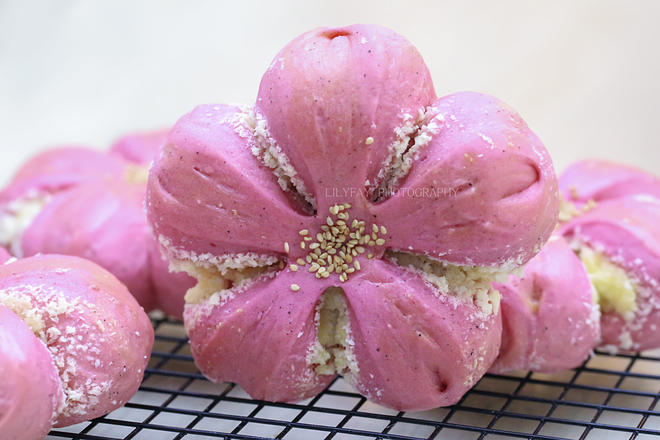 火龙果椰蓉樱花面包B51的做法