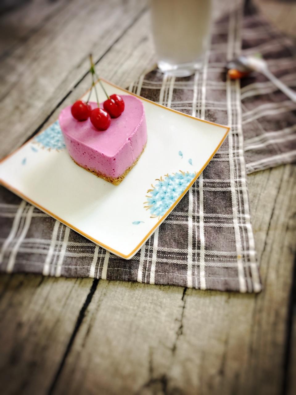 火龙果慕斯（小蛋糕）