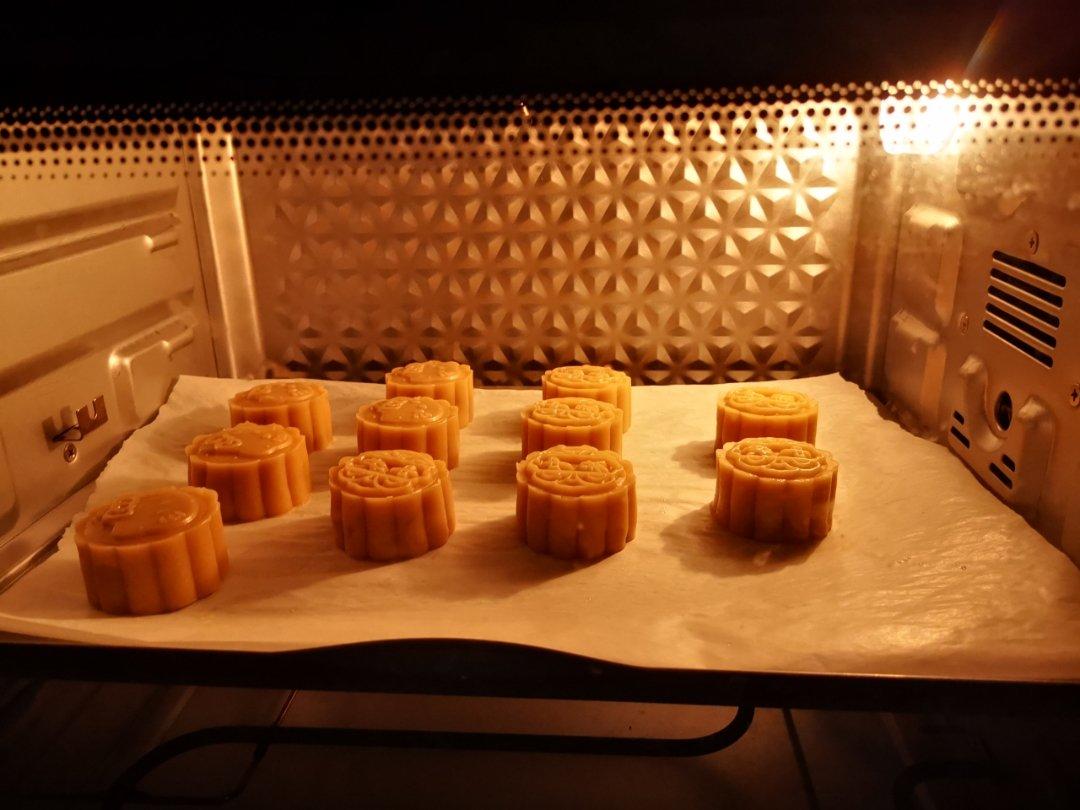 广式月饼—蛋黄莲蓉月饼