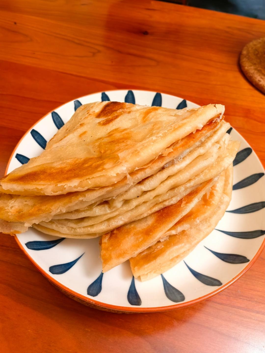 烙饼不硬的小窍门 掌握了你也能看出柔软多层凉了不硬的小油饼