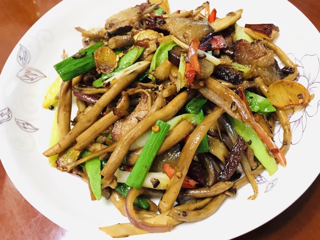 茶树菇炒腊肉