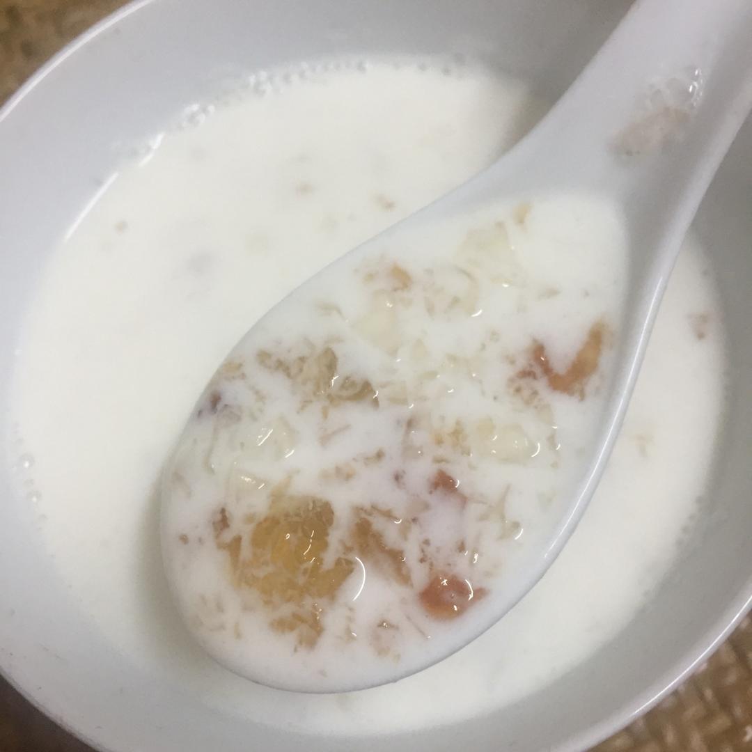 【小森妈妈菜谱】滋润养颜桃胶雪莲子炖奶