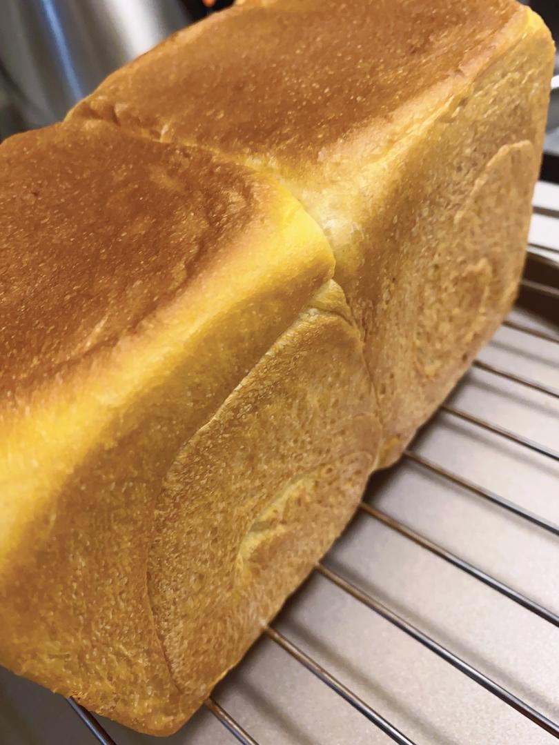 用烤箱自己做面包--手工牛奶吐司面包